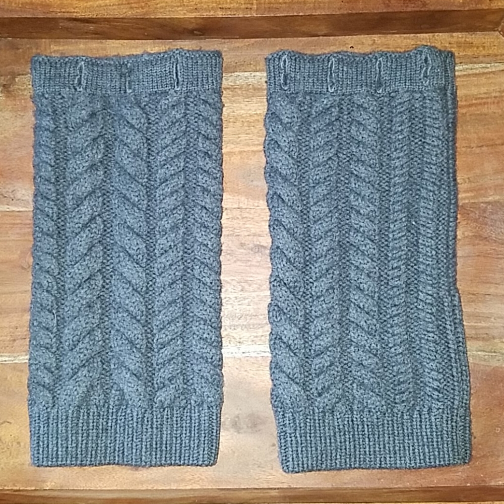 💰 UGG Cable Knit Sleeves
